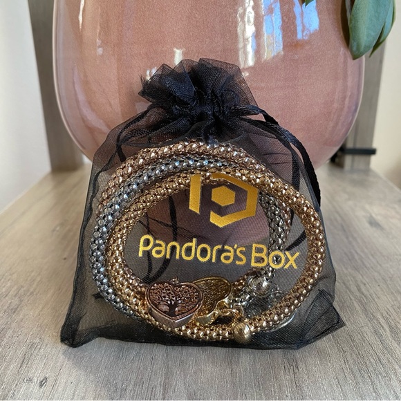 ❌SOLD❌ Pandora’s Box Tree Heart Charm Bracelets - Set of 3 with Jewelry Bag - Picture 8 of 8